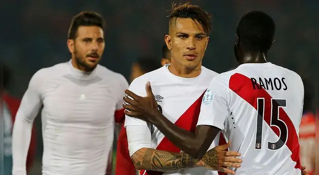 Paolo Guerrero, Christian Ramos y Claudio Pizarro, tras un partido de la Selección Peruana. Paolo Guerrero, Christian Ramos y Claudio Pizarro, tras un partido de la Selección Peruana.