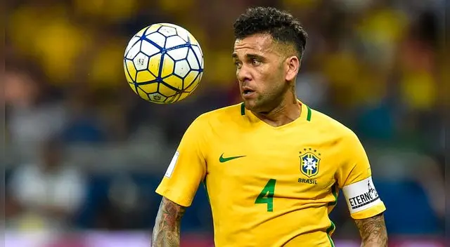 Dani Alves, durante un partido de Brasil.