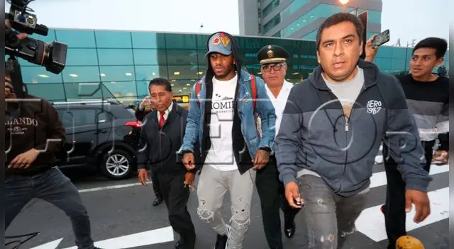 Jefferson Farfán arribó a Lima y se pondrá bajo las órdenes de Ricardo Gareca. Foto: Rodolfo Contreras Jefferson Farfán arribó a Lima y se pondrá bajo las órdenes de Ricardo Gareca. Foto: Rodolfo Contreras