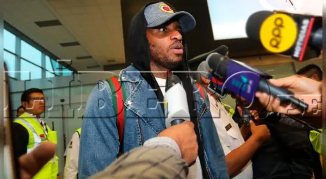 A Jefferson Farfán le preguntaron sobre Claudio Pizarro y habló de Paolo Guerrero. Foto: Rodolfo Contreras