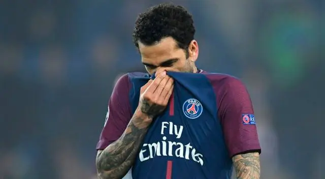 Dani Alves ganó cuatro títulos esta temporada con el PSG. 