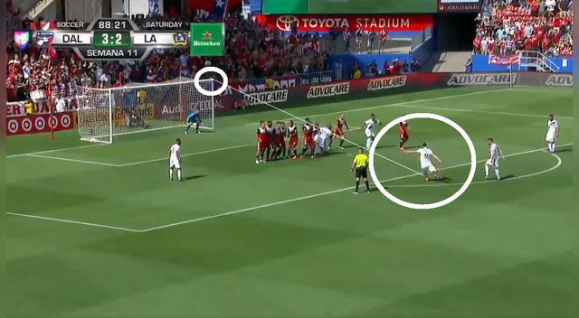 Zlatan en su debut oficial con los Galaxy marcó 2 goles.