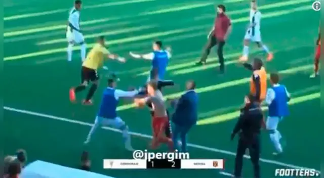 Pelea entre jugadores en la Segunda División del fútbol español. Pelea entre jugadores en la Segunda División del fútbol español.