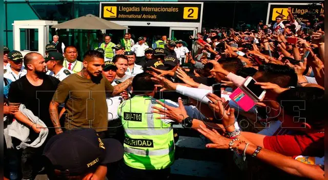 Así fue la llegada de Paolo Guerrero.