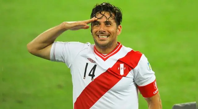 Claudio Pizarro comparte foto en redes en un avión. Claudio Pizarro comparte foto en redes en un avión.