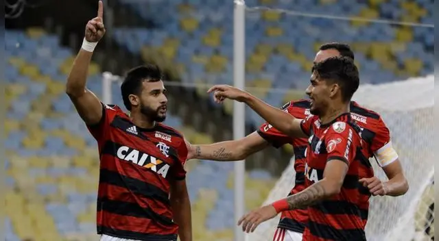 En el Grupo D: Flamengo se une a River Plate y avanza a octavos de final de la Copa Libertadores. En el Grupo D: Flamengo se une a River Plate y avanza a octavos de final de la Copa Libertadores.