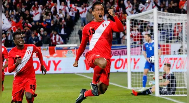 Renato Tapia lanzó un mensaje emotivo para todos los peruanos. Foto: EFE Renato Tapia lanzó un mensaje emotivo para todos los peruanos. Foto: EFE