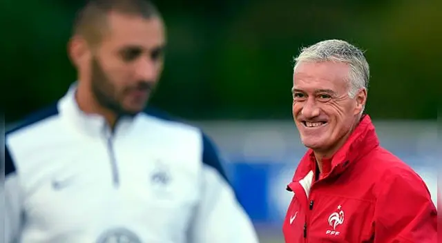 Karim Benzema y Didier Deschamps en un entrenamiento de Francia.