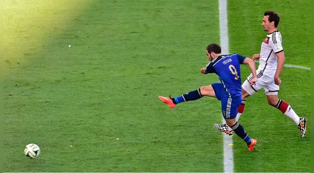 El más importante gol del Pipita. El más importante gol del Pipita.