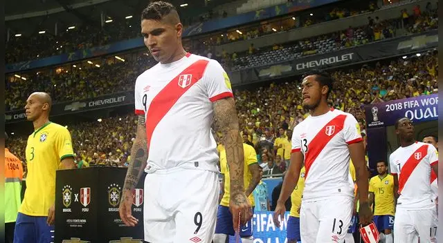Paolo Guerrero y Renato Tapia, antes de un Perú-Brasil. Paolo Guerrero y Renato Tapia, antes de un Perú-Brasil.