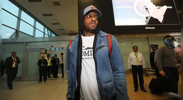 Jefferson Farfán, en el aeropuerto Jorge Chávez tras llegar procedente de Moscú. Jefferson Farfán, en el aeropuerto Jorge Chávez tras llegar procedente de Moscú.