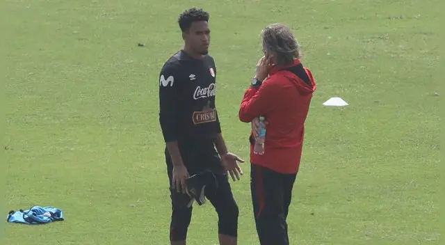 Pedro Gallese conversa con Ricardo Gareca en un entrenamiento en la Videna. Pedro Gallese conversa con Ricardo Gareca en un entrenamiento en la Videna.