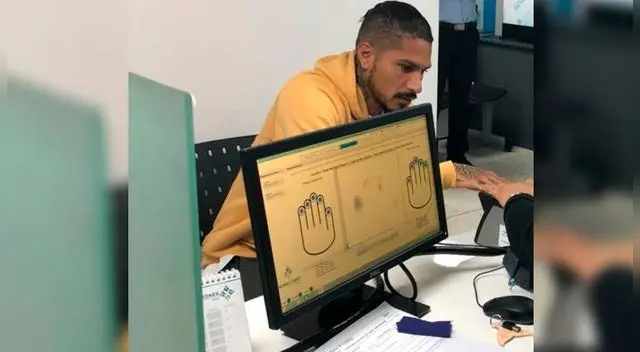 Paolo Guerrero recibió Pasaporte Electrónico previo a su viaje a Suiza para reunirse con presidente de la FIFA [FOTO Y VIDEO]