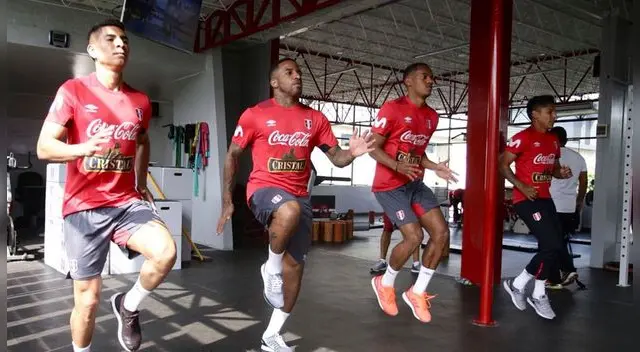 Jefferson Farfán, André Carrillo y Paolo Hurtado se integraron a los entrenamientos de la Selección Peruana. Jefferson Farfán, André Carrillo y Paolo Hurtado se integraron a los entrenamientos de la Selección Peruana.
