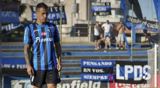 Diego Guastavino, ex volante estudiantil, le marcó de tiro libre a Nacional en el torneo uruguayo.
