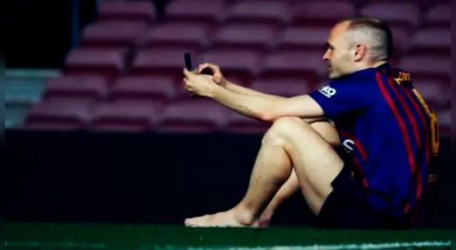 Andrés Iniesta disputó 674 partidos con la camiseta del FC Barcelona de España.  
