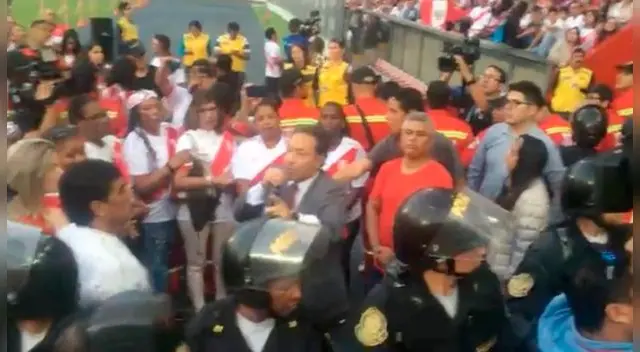 Paolo Guerrero fue sancionado 14 meses sin jugar por el Tribunal de Arbitraje Deportivo (TAS). Paolo Guerrero fue sancionado 14 meses sin jugar por el Tribunal de Arbitraje Deportivo (TAS).