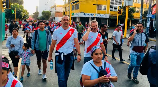 Roberto Silva y Fernando Revilla estuvieron presentes en la marcha por Paolo Guerrero.