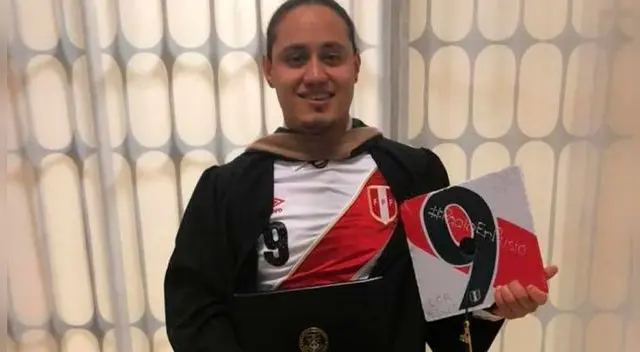 Estudiante se graduó vistiendo la camiseta de la Selección.