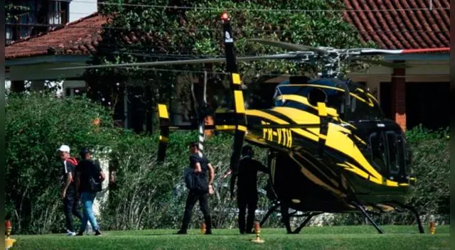 Neymar llegó al campo de concentración en su excéntrico helicóptero.