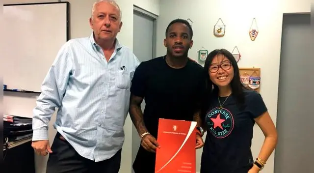 Jugadores de la Selección Peruana recibieron premio adelantado por clasificar al Mundial Jugadores de la Selección Peruana recibieron premio adelantado por clasificar al Mundial