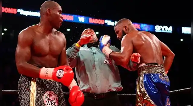 Badou Jack le propinó un golpe al árbitro del encuentro.