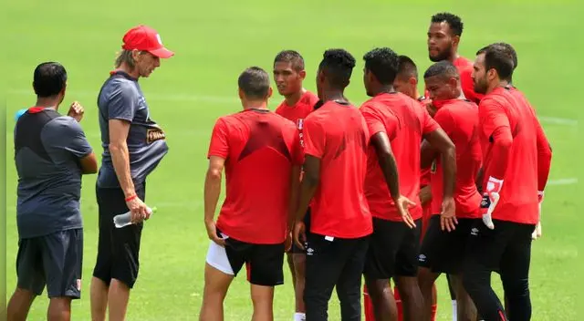 Ricardo Gareca pondría este equipo para el Mundial ante la ausencia de Paolo Guerrero. Ricardo Gareca pondría este equipo para el Mundial ante la ausencia de Paolo Guerrero.