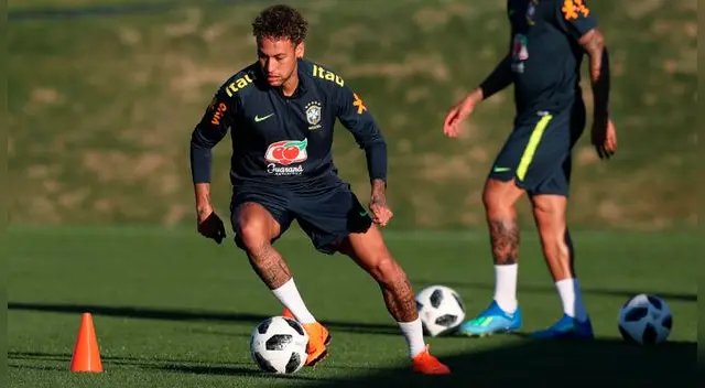 Neymar ha jugado con la selección brasileña 83 partidos y marcó 53 goles.