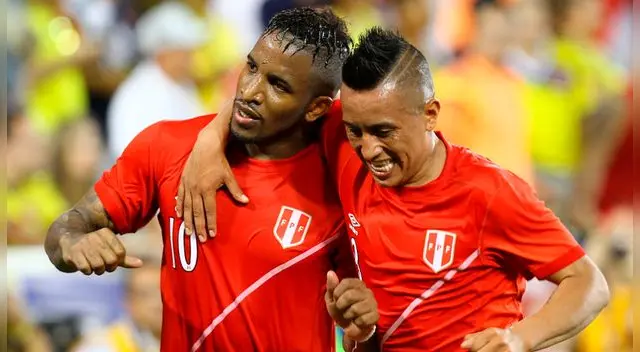 Jefferson Farfán y Christian Cueva celebran un gol de la Selección Peruana. Jefferson Farfán y Christian Cueva celebran un gol de la Selección Peruana.
