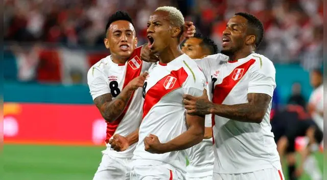 André Carrillo, Christian Cueva y Jefferson Farfán celebran el gol del primero a Croacia. André Carrillo, Christian Cueva y Jefferson Farfán celebran el gol del primero a Croacia.