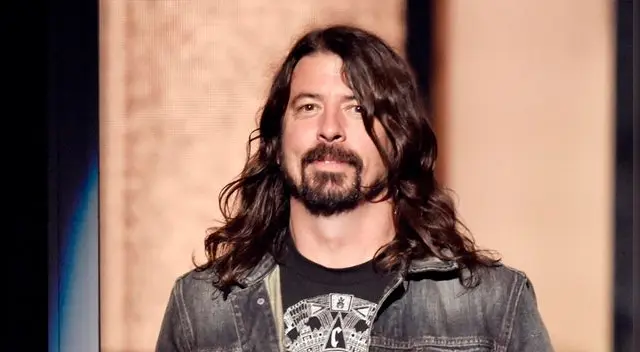 Dave Grohl es líder de Foo Fighters y envió un curioso saludo. Fuente: Twitter Dave Grohl es líder de Foo Fighters y envió un curioso saludo. Fuente: Twitter