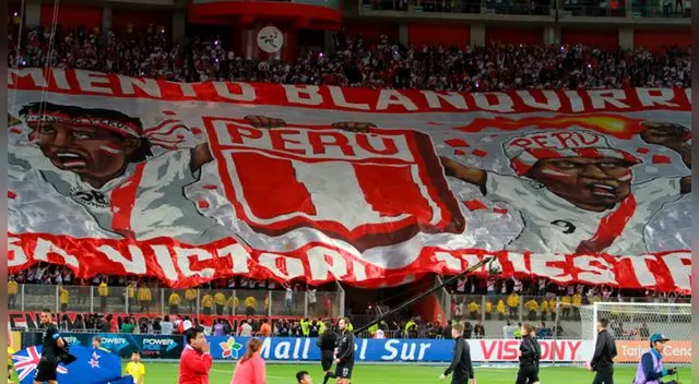 Este fue el mantón presentado por Sentimiento Blanquirrojo en el partido Perú vs. Nueva Zelanda. Este fue el mantón presentado por Sentimiento Blanquirrojo en el partido Perú vs. Nueva Zelanda.