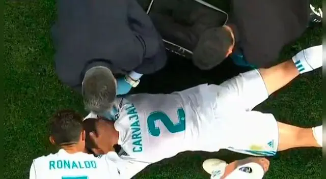 Dani Carvajal salió del campo de juego tras quejarse de un golpe en el tobillo izquierdo. Dani Carvajal salió del campo de juego tras quejarse de un golpe en el tobillo izquierdo.
