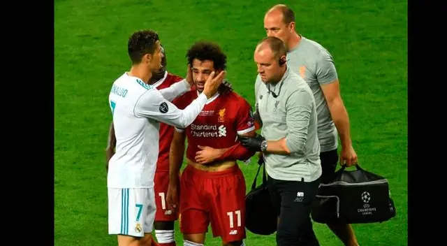 Mohamed Salah abandonó el campo de juego a los 30'. Mohamed Salah abandonó el campo de juego a los 30'.