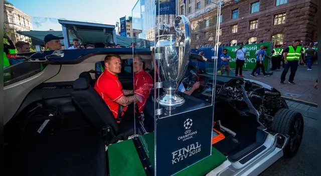 Está en Kiev el trofeo de UEFA - Champions League. Está en Kiev el trofeo de UEFA - Champions League.
