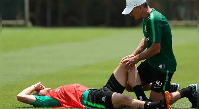 Jugador de Australia se lesionó y quedó casi descartado del Mundial. Jugador de Australia se lesionó y quedó casi descartado del Mundial.