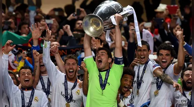 Iker Casillas levantando la 'orejona' como capitán. Iker Casillas levantando la 'orejona' como capitán.