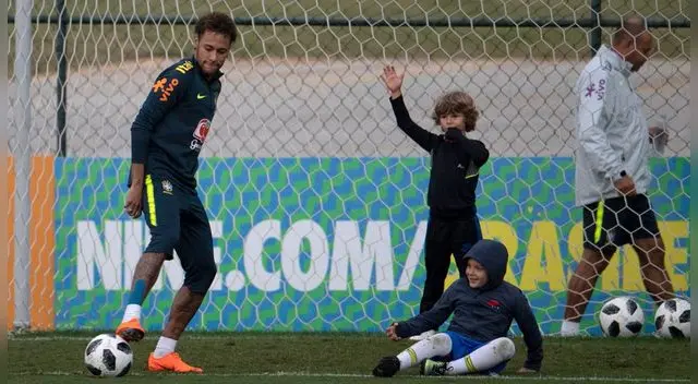 Neymar no juega desde el 25 de febrero, cuando se lesionó en el partido entre PSG y O. Marsella. | Foto: AFP. Neymar no juega desde el 25 de febrero, cuando se lesionó en el partido entre PSG y O. Marsella. | Foto: AFP.