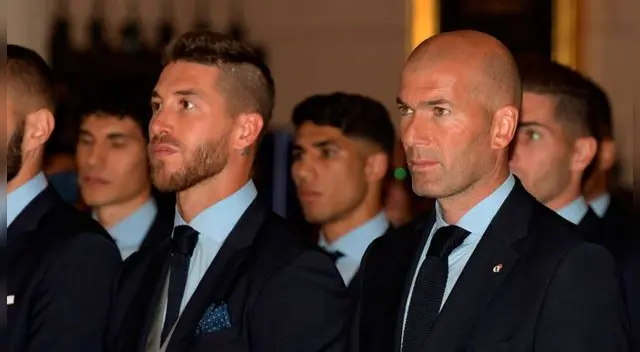 Sergio Ramos y Zinedine Zidane escuchan las palabras del obispo Jesús Vallejo en la Catedral de la Almudena Sergio Ramos y Zinedine Zidane escuchan las palabras del obispo Jesús Vallejo en la Catedral de la Almudena