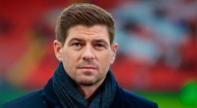 Steven Gerrard admira a Loris Karius tras disculparse ante la afición del Liverpool