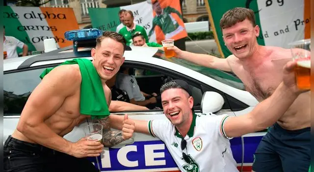 Hinchas irlandeses llegan a París para ver el amistoso internacional Hinchas irlandeses llegan a París para ver el amistoso internacional