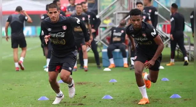 Luis Abram lucha con Nilson Loyola por un cupo en la Selección Peruana en Rusia 2018. | Foto: @FPF Luis Abram lucha con Nilson Loyola por un cupo en la Selección Peruana en Rusia 2018. | Foto: @FPF