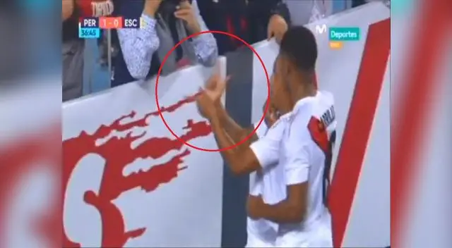 Christian Cueva anotó el primer tanto de la noche y celebró como Paolo Guerrero. Foto: Captura