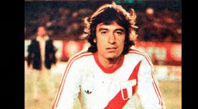 Germán Leguía, extremo de Universitario de Deportes (1979)