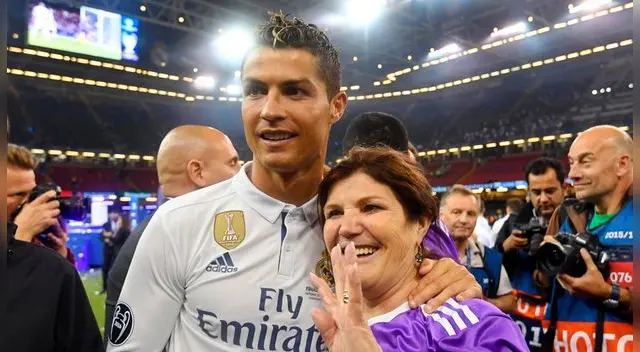 Madre de Cristiano Ronaldo prefiere que su hijo se marche a Inglaterra. Foto: EFE Madre de Cristiano Ronaldo prefiere que su hijo se marche a Inglaterra. Foto: EFE