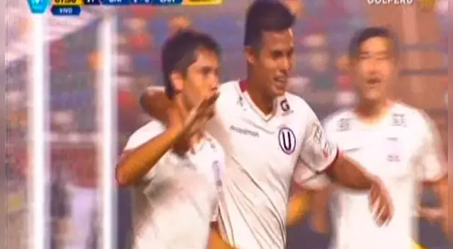 Diego Manicero celebra su gol ante Cantolao con Anthony Osorio.