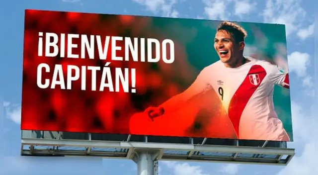 Paolo Guerrero se apodera de las calles de Lima. Foto: Punto Visual / Twitter Paolo Guerrero se apodera de las calles de Lima. Foto: Punto Visual / Twitter