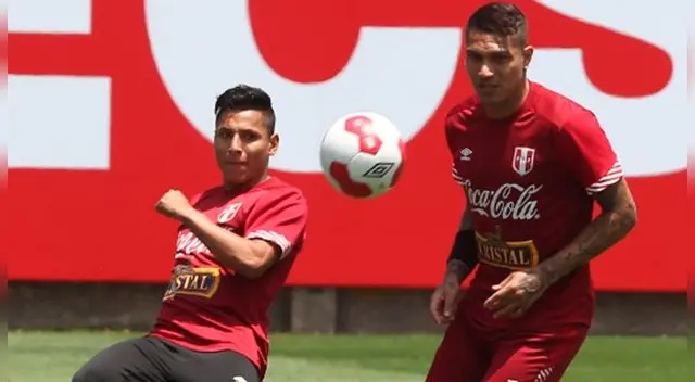 Raúl Ruidíaz y Paolo Guerrero en entrenamientos de la Selección Peruana | Foto: La República Raúl Ruidíaz y Paolo Guerrero en entrenamientos de la Selección Peruana | Foto: La República