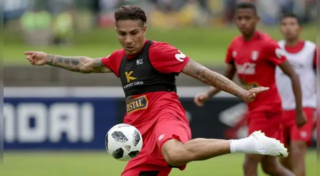 Paolo Guerrero durante el entrenamiento de la Selección Peruana en Austria. Paolo Guerrero durante el entrenamiento de la Selección Peruana en Austria.