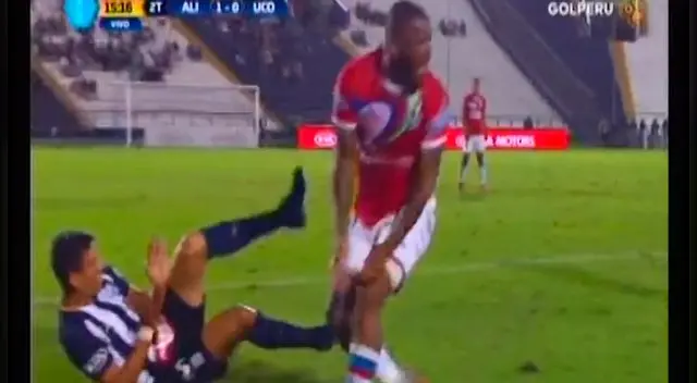 Wilmer Aguirre antes de lanzarse un balonazo a Gonzalo Godoy Wilmer Aguirre antes de lanzarse un balonazo a Gonzalo Godoy